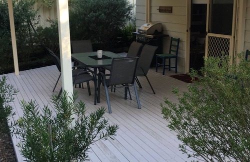 Sussex Inlet House | Shazza's Retreat - A quiet getaway (Pet Friendly)