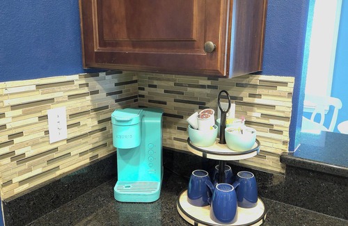 Gulfport House | Shea House with king suite
