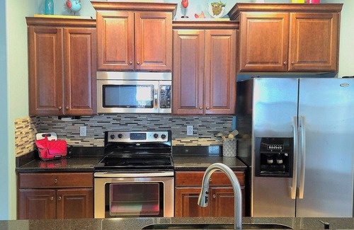 Gulfport House | Shea House with king suite