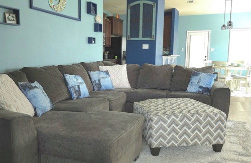 Gulfport House | Shea House with king suite