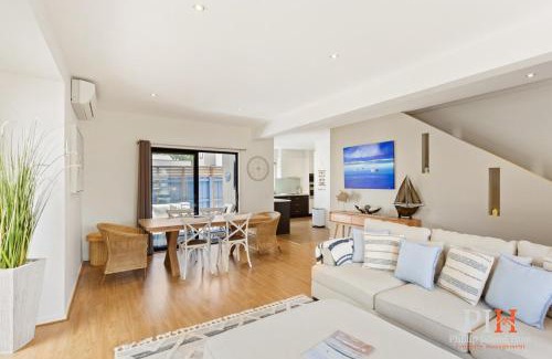 Cowes House | Shearwater Home Close to Beach