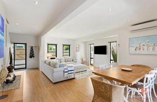 Cowes House | Shearwater Home Close to Beach