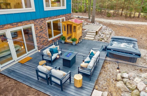 Sheboygan House | Sheboygan Chalet | Nature, Arcade, Sauna & Hot Tub