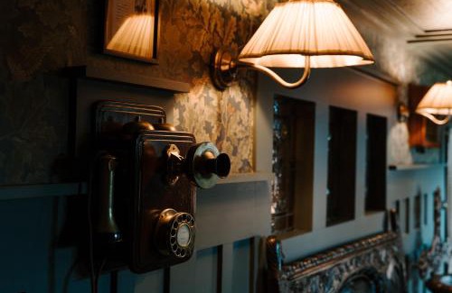 Belfast House | Sheddington Manor - 2 Bedroom Guest House & Cinema
