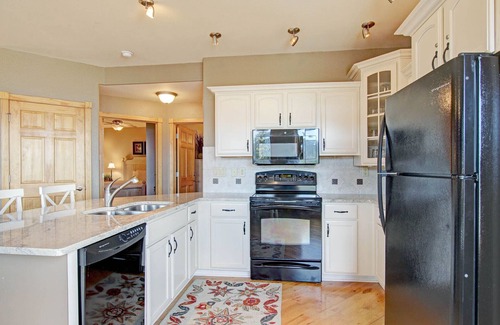 Estes Park Condo | Sheep Mountain 20B - 2 Br Condo with Private Hot Tub - Mountain Views