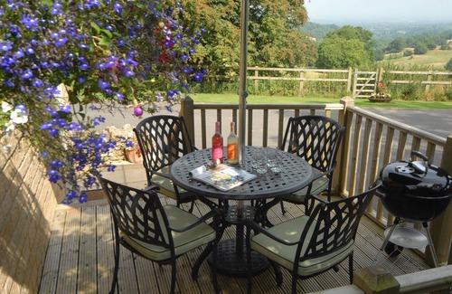Snowshill Village House | Sheepscombe Byre, sleeps 4 guests. This property boasts stunning views.