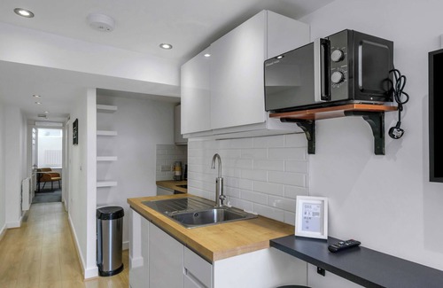 Sheffield Apartment | Sheffield 1-Bed Flat by Parks, Trails & Woodland