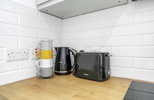 Sheffield Apartment | Sheffield 1-Bed Flat by Parks, Trails & Woodland