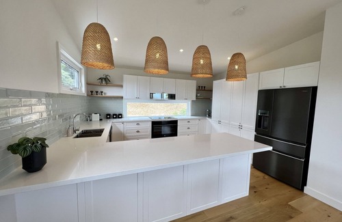 McCrae House | Shelby Beachhouse with Scandi Hot Tub & McCrae Views