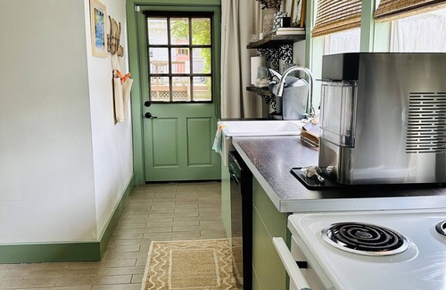 Esplanade Ridge Cottage | Shelby's Cottage Charming 1BR stand-alone cottage in the heart of Bayou St. John