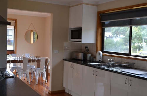 Venus Bay House | Shelby s Lodge- lovely light filled home