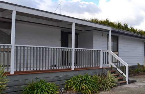 Venus Bay House | Shelby s Lodge- lovely light filled home