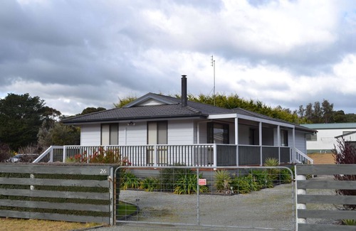 Venus Bay House | Shelby s Lodge- lovely light filled home