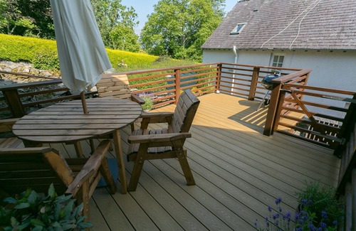 Menai Bridge Apartment | Shell Cottage - a dog that sleeps 4 guests in 2 bedrooms