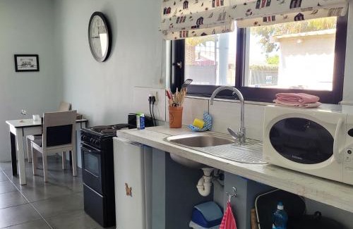 Langebaan Apartment | Shell Cottage a stone's throw from the beach