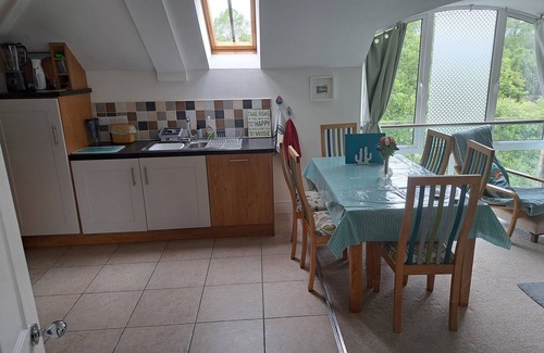 Coleraine Apartment | Shell Hill 3-Bed Apt, Sleeps 6, 15 mins to Beach