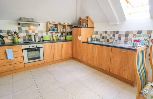 Coleraine Apartment | Shell Hill 3-Bed Apt, Sleeps 6, 15 mins to Beach
