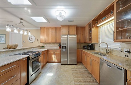 Gulf Pines House | Shell Mates - Luxury Lakefront Vacation Rental with Private Pool Space & Outdoor Area