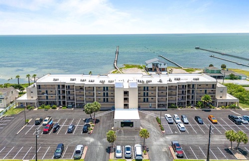 Rockport Apartment | Shell Room – Cozy studio comfort with resort amenities on the bay