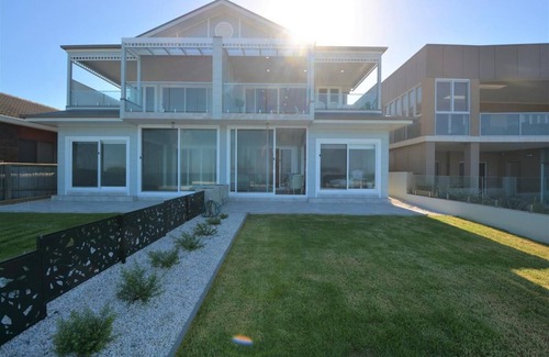 Warilla House | Shellharbour Waves - Amazing Beach Front Views