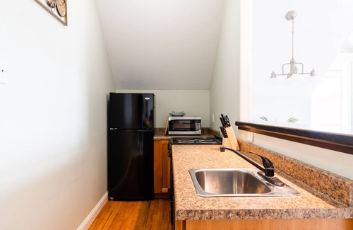 Four Corners House | Shelter Grove-30 day rental or longer in the Four Corner area with a hot tub!