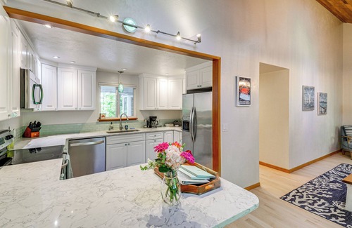 Potlatch House | Shelton Gem w/Kayaks: Private Beach Oyster Hunt