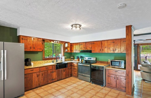 Hood Cabin | Shenandoah Cabin w Hot Tub, Sauna & Fire Ring