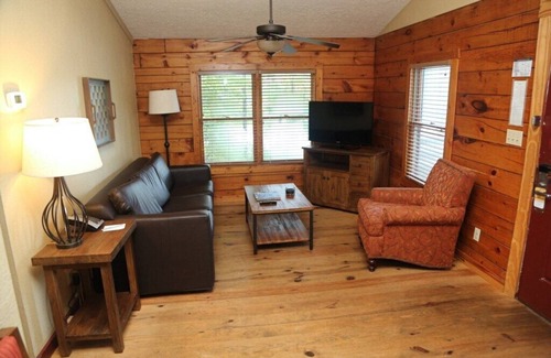 Gordonsville Cabin | Shenandoah Crossing™ - 2 Bedroom Cabin
