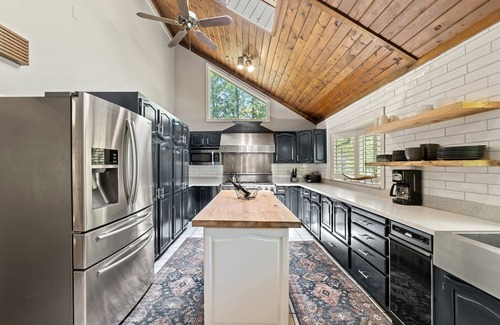 Mount Jackson Ski Chalet | Shenandoah Getaway Retreat w/Firepit + Grill