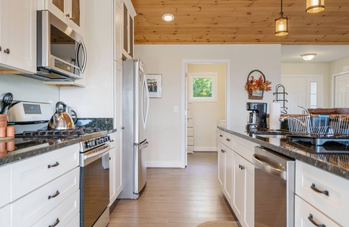 Bentonville House | Shenandoah mountain view home King bed StarLink EV port river access 90 min DC