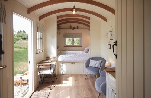 Bedford Cabin | Shepherd's Hut in Turvey, Bedfordshire
