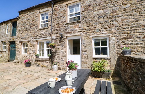Arkengarthdale Cottage | SHEPHERD'S LODGE, family friendly, character holiday cottage in Reeth