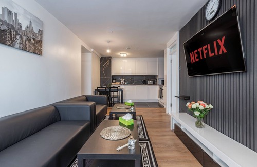 Addison Apartment | Shepherd’s Bush Haven: 4 Bed Luxury Apartment 2 minutes from Westfield Shopping.