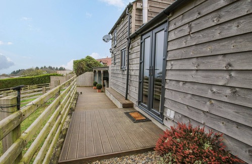 Farden Cottage | SHEPHERDS CABIN AT TITTERSTONE, pet friendly in Clee Hill