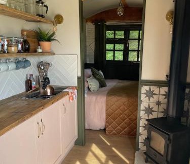 Battle Other | Shepherds Hut Farm Stay - The Nest