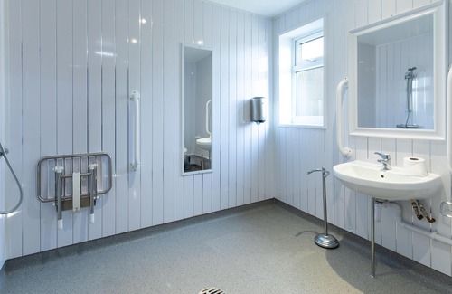 Dilton Marsh Apartment | Shepherds' Hut for Two Florence Near Longleat With Hot Tub