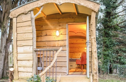 Llangefni Cottage | Shepherds Hut One - UK48784