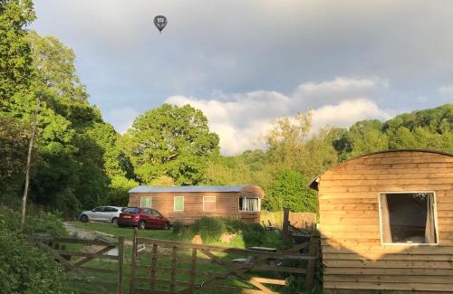 Stoke-sub-Hamdon Hotel | Shepherds Huts Ham Hill, 2 double beds, Bathroom, Lounge, Diner, Kitchen, LOVE dogs & Cats Looking out to lake and by Ham Hill Country Park plus parking for large vehicles available also great deals on workers long term This is the place to relax and BBQ