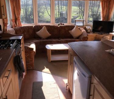 Stoke-sub-Hamdon Hotel | Shepherds Huts Ham Hill, 2 double beds, Bathroom, Lounge, Diner, Kitchen, LOVE dogs & Cats Looking out to lake and by Ham Hill Country Park plus parking for large vehicles available also great deals on workers long term This is the place to relax and BBQ