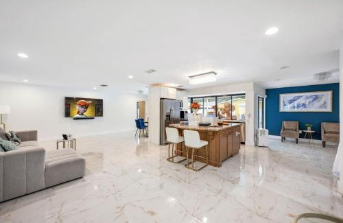 Miramar House | Sheraton Villa 3BR with Pool 10 Mins from Hard Rock Stadium