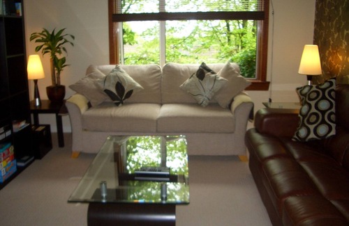Pollokshields Apartment | Sherbrooke 2-Bedroom Apartment n4 Star - Parking - Free WiFi - Quiet Location