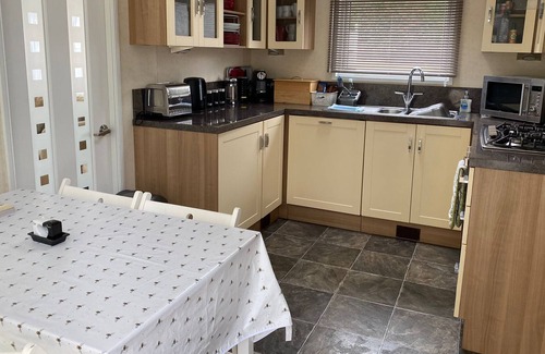 New Forest District Cabin | Sheric Lodge @ Shorefield Country Park