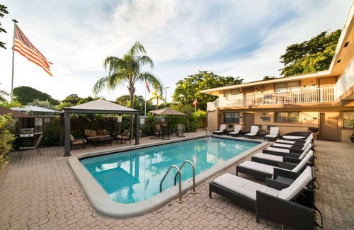 Dania Beach Apartment | Sheridan Suites Two Bedroom Suite