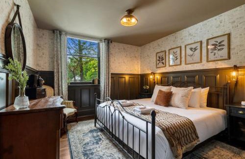 Columbia Apartment | Sherlock and Watson