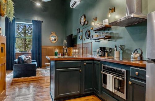 Columbia Apartment | Sherlock and Watson