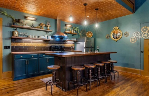 Columbia Apartment | Sherlock @The Vestry on Read