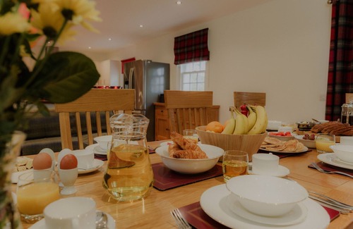 Newtonmore Cottage | Sherrabeg Cottage - a cottage that sleeps 8 guests in 4 bedrooms