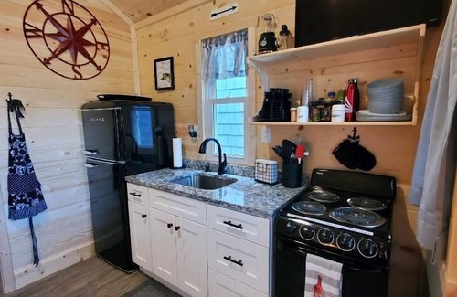 Geneva-on-the-Lake Apartment | Sherri's Shipwreck Shed at Christopher's Dockside
