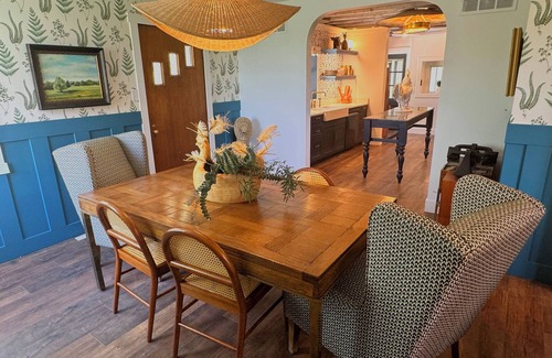 Manhattan Other | Sherwood Farmhouse: A Stylish Escape in Manhattan – Your Home Away From Home!