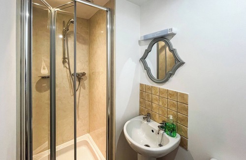 Bakewell Apartment | Sherwood House Apartment 3